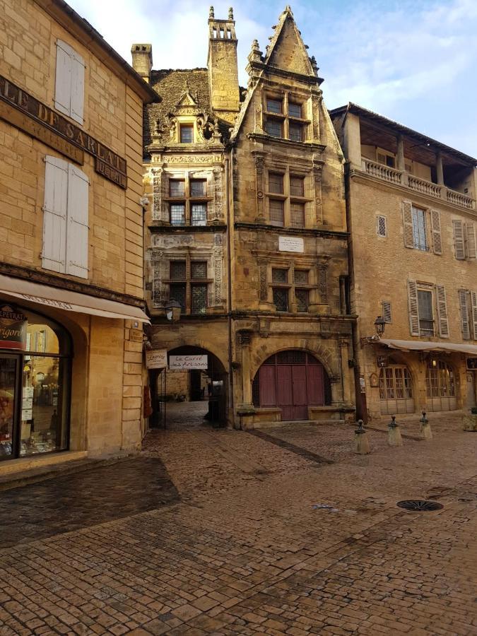 Hôtel Confort Le Moulin Rouge Terrasson Exterior foto